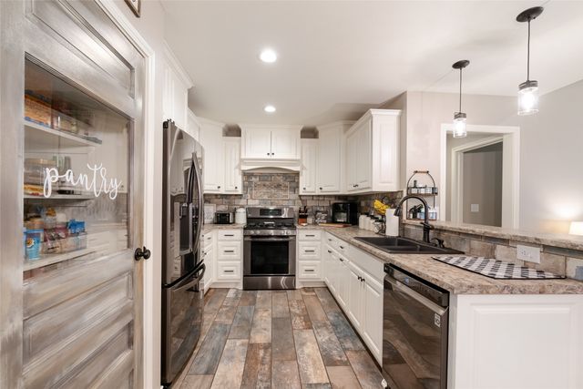 221 S Avenue C, Point, TX 75472