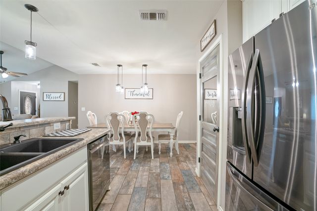 221 S Avenue C, Point, TX 75472