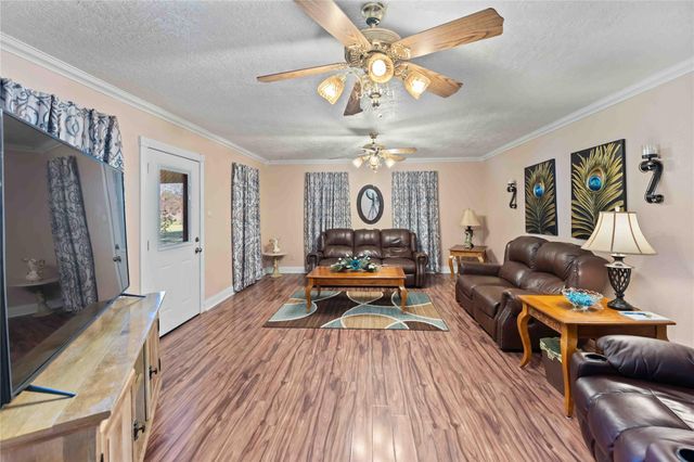 111 Commerce Lane, Highlands, TX 77562