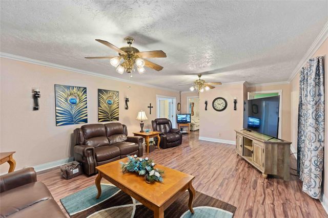 111 Commerce Lane, Highlands, TX 77562