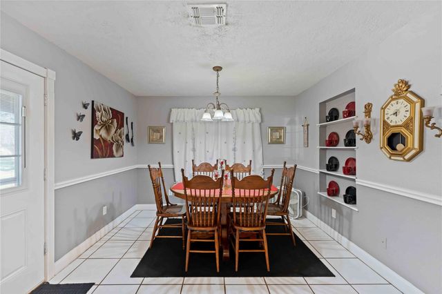 111 Commerce Lane, Highlands, TX 77562