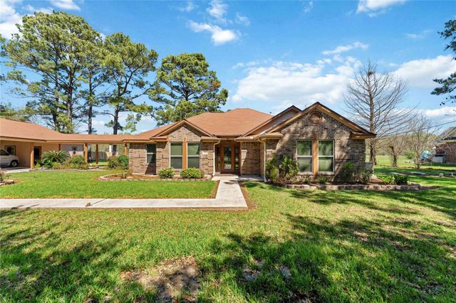 111 Commerce Lane, Highlands, TX 77562