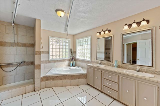 111 Commerce Lane, Highlands, TX 77562