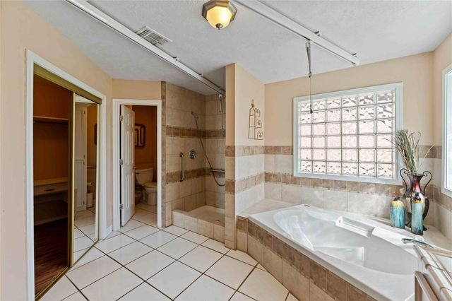 111 Commerce Lane, Highlands, TX 77562