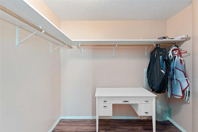 111 Commerce Lane, Highlands, TX 77562