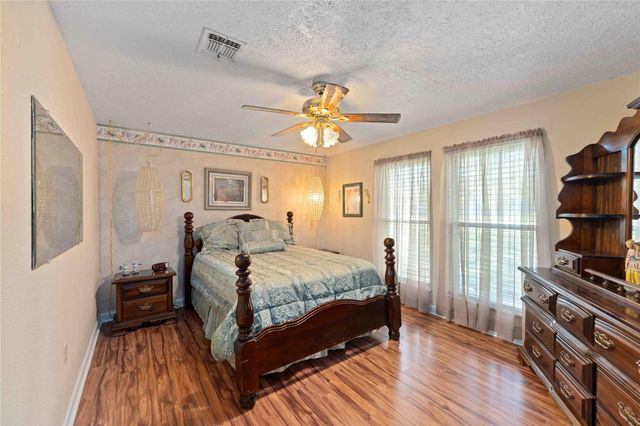 111 Commerce Lane, Highlands, TX 77562