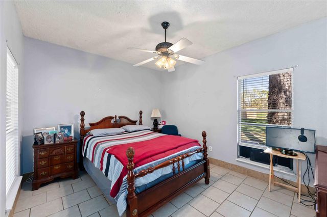 111 Commerce Lane, Highlands, TX 77562