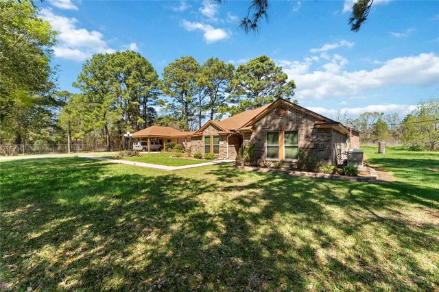 111 Commerce Lane, Highlands, TX 77562