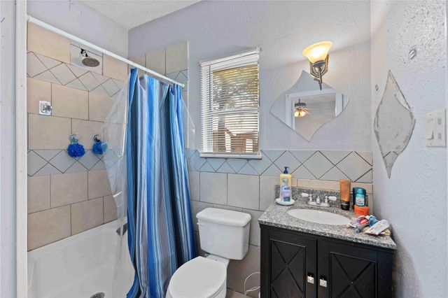 111 Commerce Lane, Highlands, TX 77562