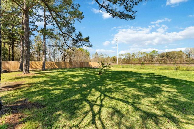 111 Commerce Lane, Highlands, TX 77562