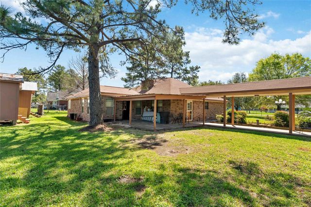 111 Commerce Lane, Highlands, TX 77562