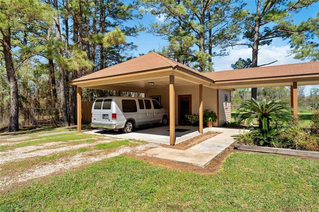 111 Commerce Lane, Highlands, TX 77562