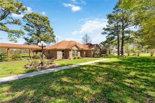 111 Commerce Lane, Highlands, TX 77562
