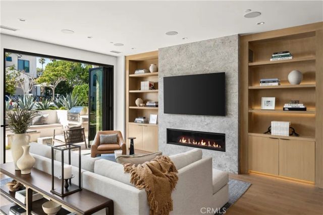 412 Heliotrope, Corona Del Mar, CA 92625