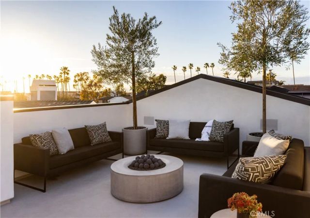 412 Heliotrope, Corona Del Mar, CA 92625