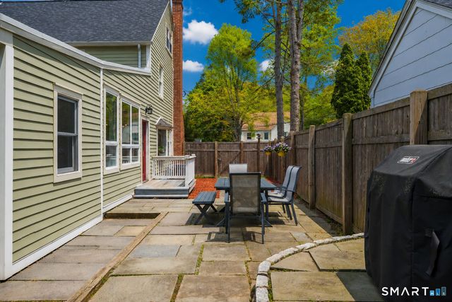 20 Lynnbrook Road, Fairfield, CT 06825