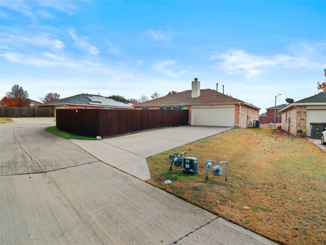 2925 Nautilus Drive, Lancaster, TX 75146