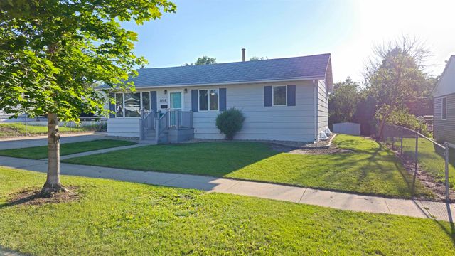 1508 SW 8th St, Minot, ND 58701