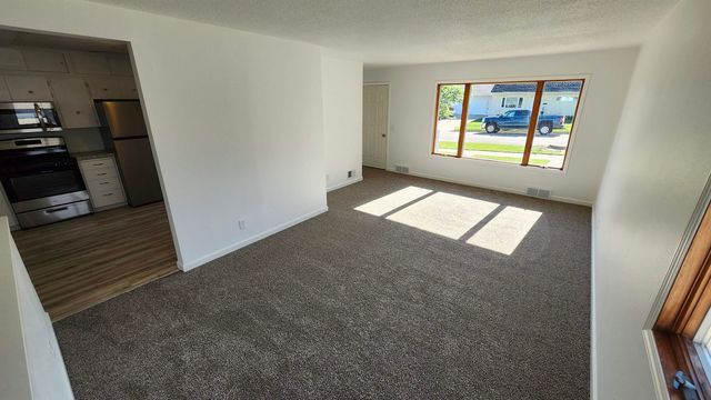 1508 SW 8th St, Minot, ND 58701