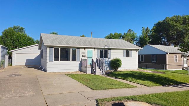 1508 SW 8th St, Minot, ND 58701