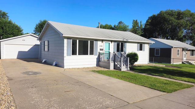 1508 SW 8th St, Minot, ND 58701