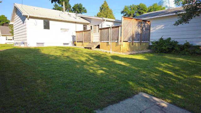1508 SW 8th St, Minot, ND 58701