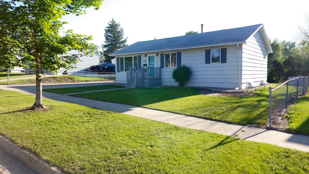 1508 SW 8th St, Minot, ND 58701