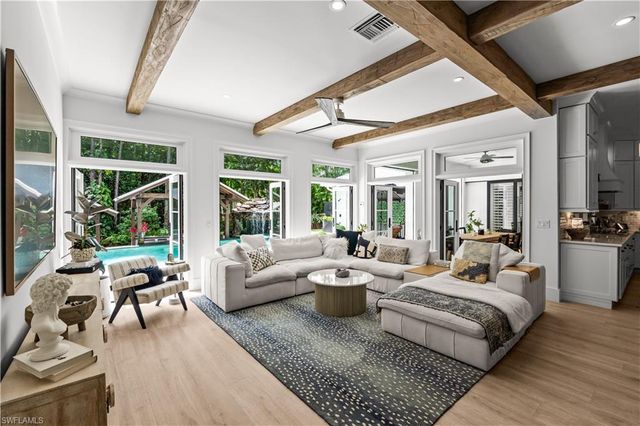 6370 Hunters RD, Naples, FL 34109