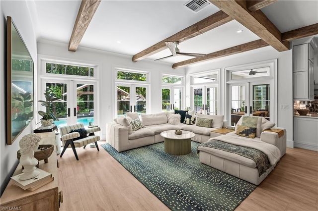 6370 Hunters RD, Naples, FL 34109
