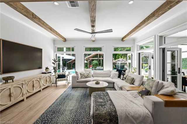 6370 Hunters RD, Naples, FL 34109