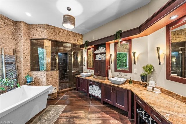 6370 Hunters RD, Naples, FL 34109