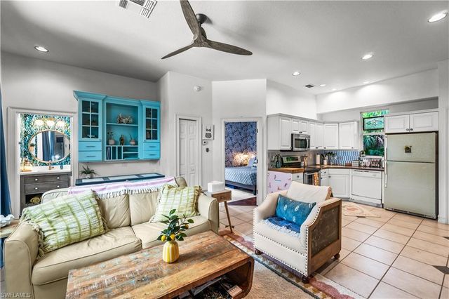 6370 Hunters RD, Naples, FL 34109