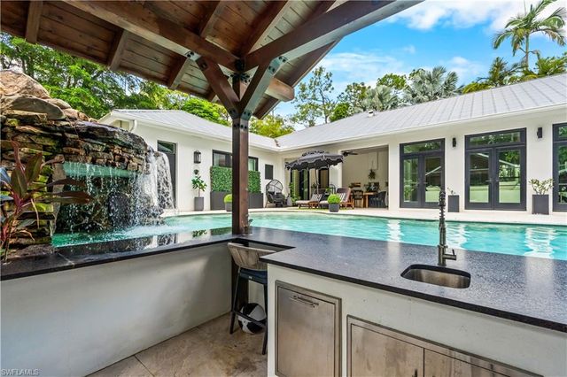 6370 Hunters RD, Naples, FL 34109