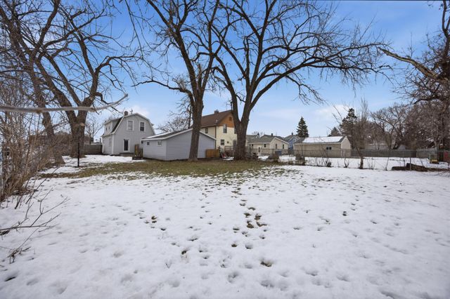 1634 1st Avenue S, Fargo, ND 58103