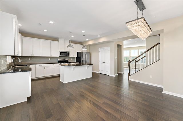 1021 Coldstream Dr, Cecil, PA 15317