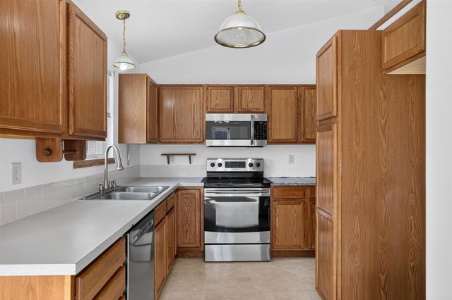 2813 W 43rd St S, Wichita, KS 67217