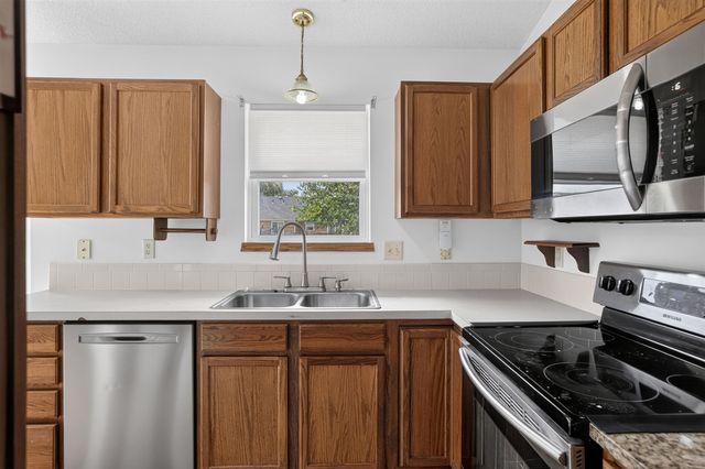 2813 W 43rd St S, Wichita, KS 67217