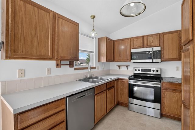 2813 W 43rd St S, Wichita, KS 67217