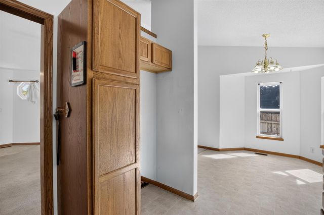 2813 W 43rd St S, Wichita, KS 67217