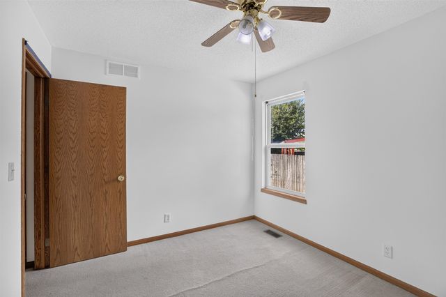 2813 W 43rd St S, Wichita, KS 67217