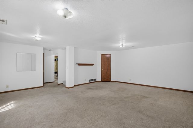 2813 W 43rd St S, Wichita, KS 67217