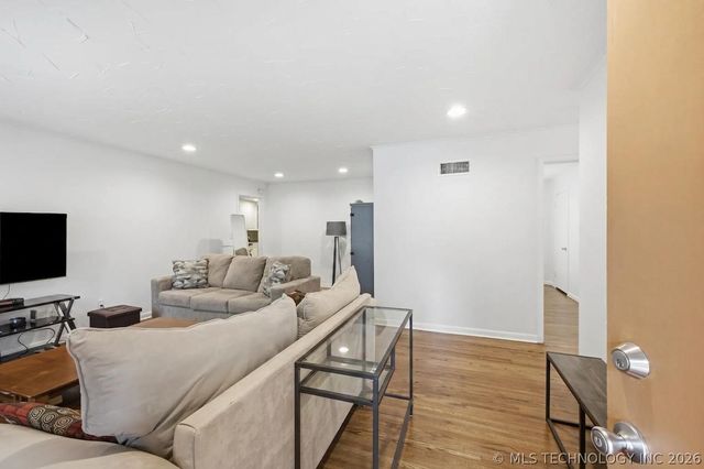 3737 E 37th Place, Tulsa, OK 74135