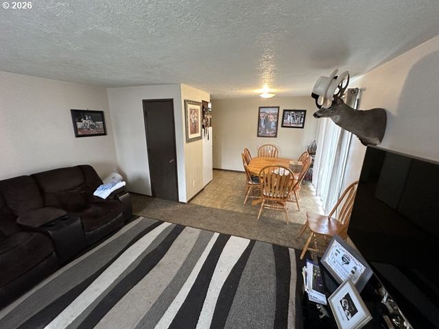 4561 CHIPPEWA Ct, Salem, OR 97317