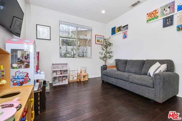 15525 Morrison Street, Sherman Oaks, CA 91403