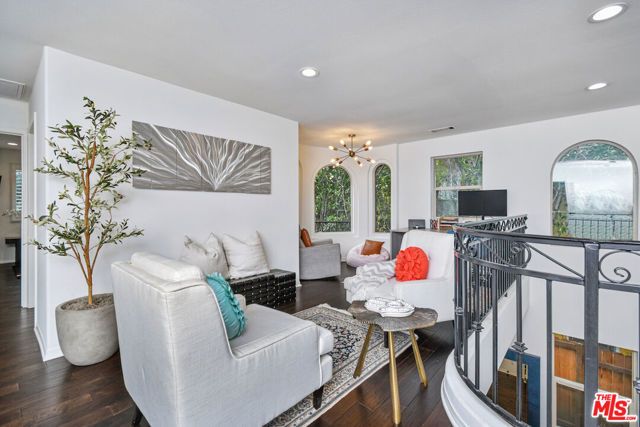 15525 Morrison Street, Sherman Oaks, CA 91403