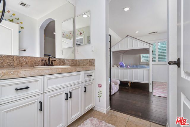 15525 Morrison Street, Sherman Oaks, CA 91403