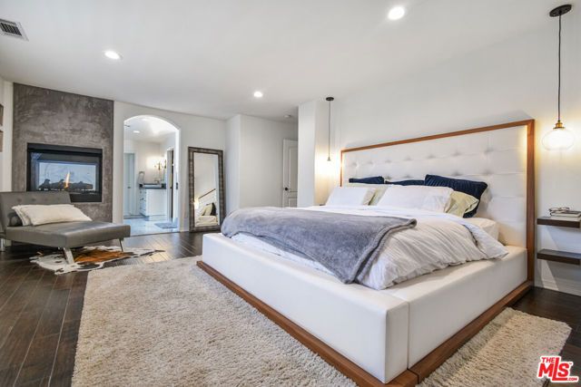 15525 Morrison Street, Sherman Oaks, CA 91403