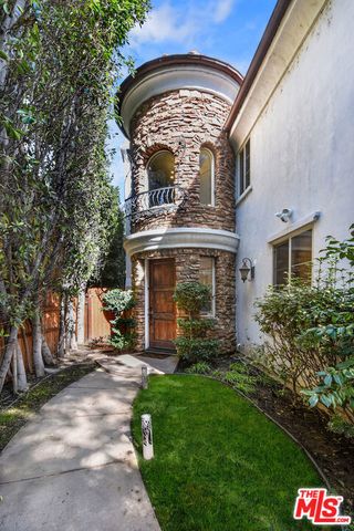 15525 Morrison Street, Sherman Oaks, CA 91403