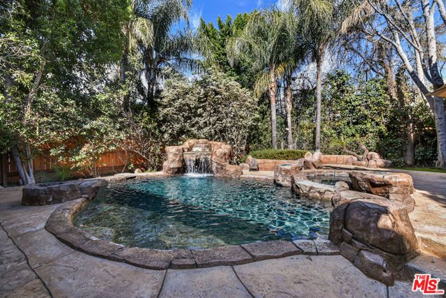 15525 Morrison Street, Sherman Oaks, CA 91403