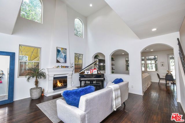 15525 Morrison Street, Sherman Oaks, CA 91403